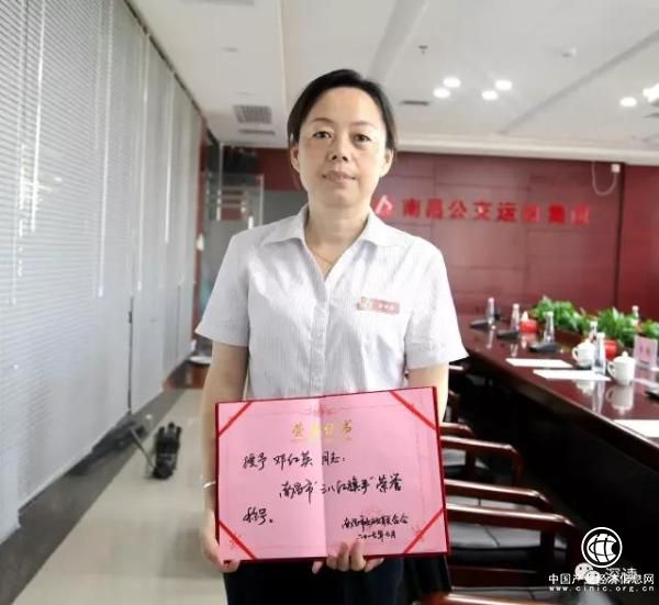 南昌公交起火救人女司機鄧紅英：不會(huì )要獎勵的十萬(wàn)元，將捐出