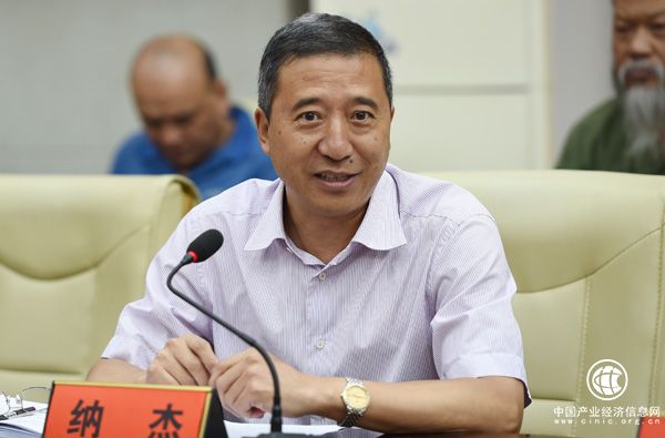 云南省人大常委會(huì )會(huì )議決定：納杰任省政府秘書(shū)長(cháng)