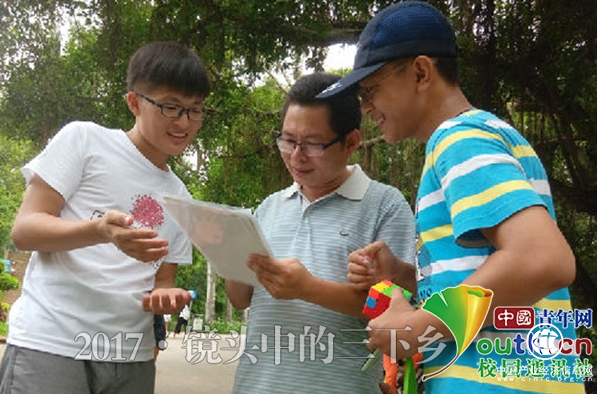 倡導國學(xué)以禮待人，雷州大學(xué)生對小學(xué)生開(kāi)展禮儀教育