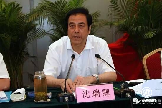 這些貪官找情婦，還拉著(zhù)女兒一起貪腐
