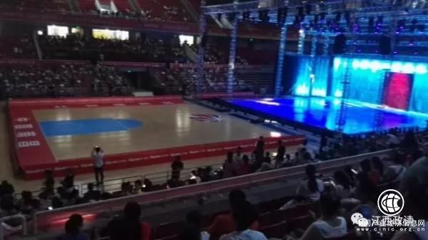 南昌千名觀(guān)眾40℃高溫下等演出：現場(chǎng)無(wú)空調，主角已熱暈