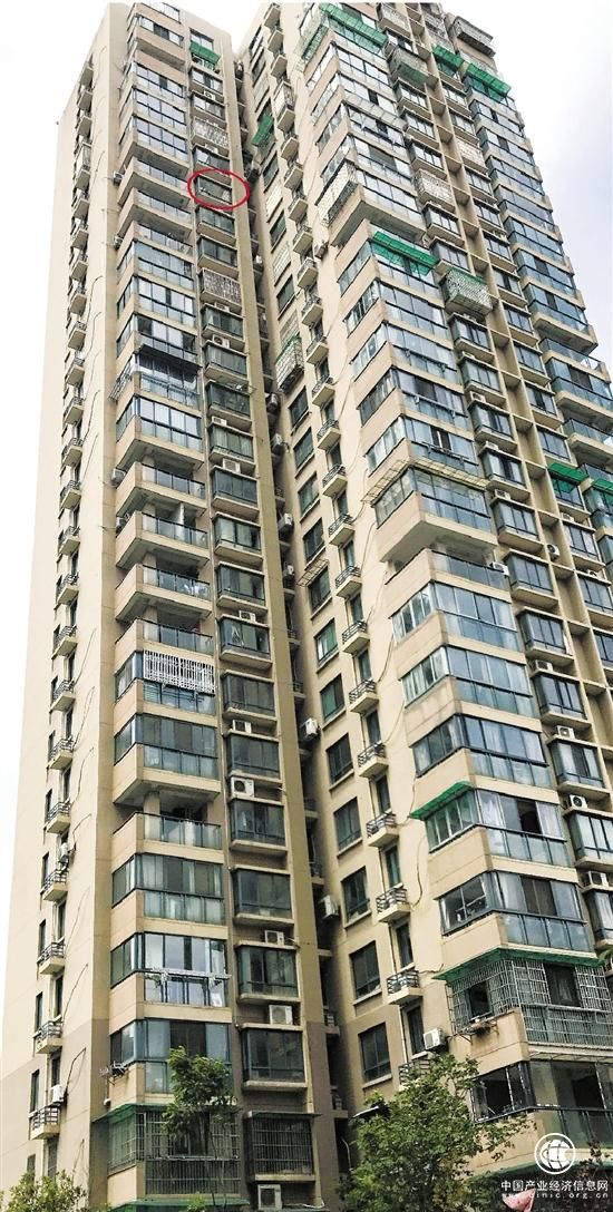 父母外出上班 4歲女童從21樓窗戶(hù)墜下死亡