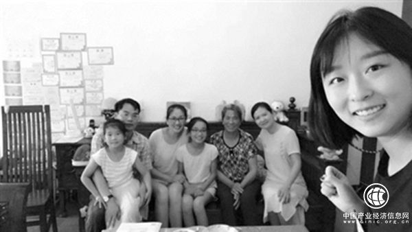 杭州濱和小學(xué)新生班班主任的別樣家訪(fǎng)：給每家都拍全家福