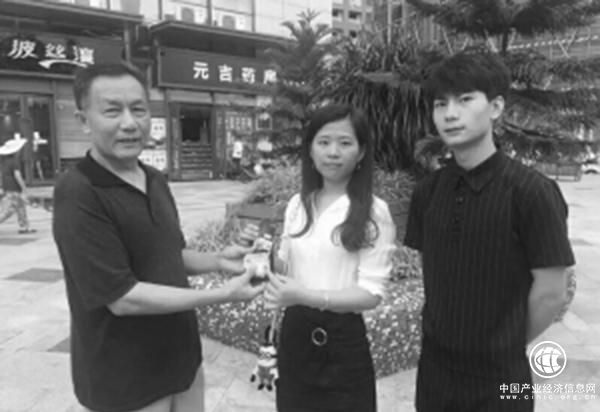 成都90后女生拾金不昧被認干女兒，失主提供免費住房遭婉拒