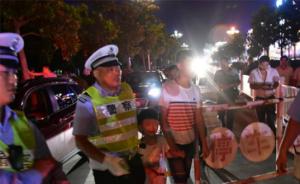 男子酒后駕車(chē)遇檢查，丟下5歲兒子棄車(chē)而逃被交警及時(shí)攔下