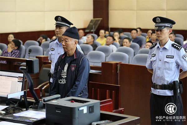 涼山州政府原辦公室副主任楊彬受審，涉貪污受賄210余萬(wàn)元 