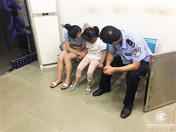 爸玩游戲媽追劇，重慶5歲女孩放學(xué)沒(méi)人接被老師帶去報警,最高可處五年以下徒刑