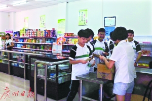 廣州番禺中小學(xué)“收編”小賣(mài)部：禁售“五毛食品”、碳酸飲料