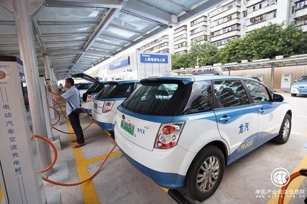 論壇：電動(dòng)車(chē)替代燃油車(chē)是大勢所趨，2025年將是節點(diǎn)