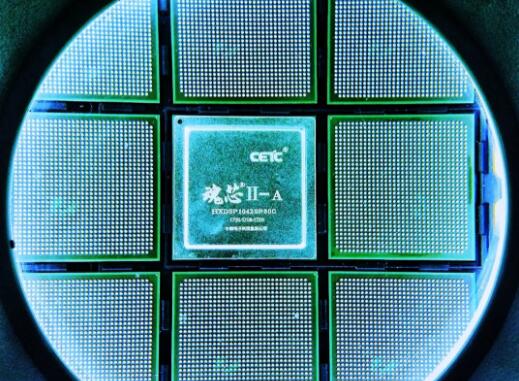 中國芯片來(lái)了！性能超同類(lèi)3倍，為這天他們等了12年
