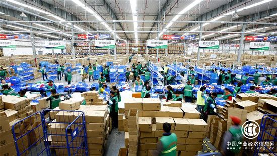 日訂單千萬(wàn)級 中國快遞企業(yè)“科技范”越來(lái)越足