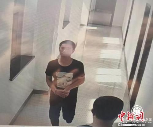 圖為警方公布逃跑嫌犯照片。