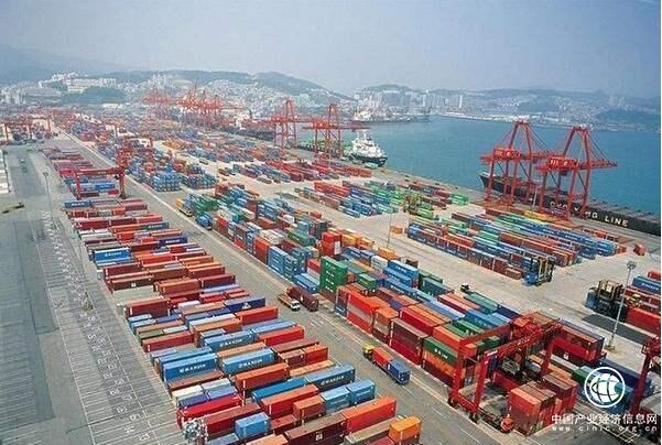 上半年我國貨物貿易進(jìn)出口總值14.12萬(wàn)億元人民幣