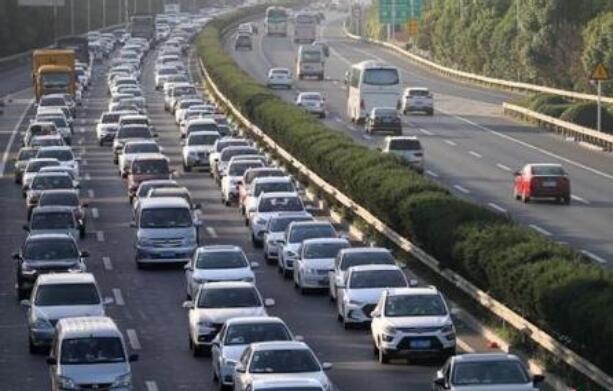 全國道路交通安全事故起數和死亡人數連年“雙下降”