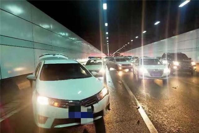 南京西安門(mén)隧道飆車(chē)釀事故 警方通報7人被刑拘