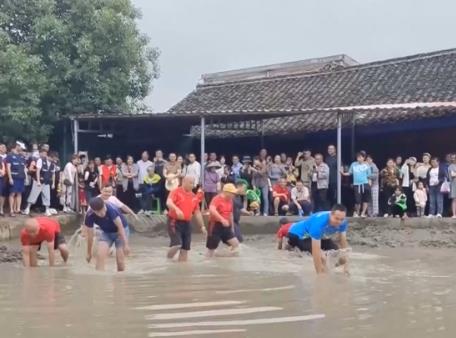 繽紛活動(dòng)“點(diǎn)亮”消費熱情 端午將至 多地假日氛圍漸濃